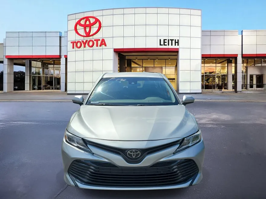 2019 Toyota Camry LE photo 1