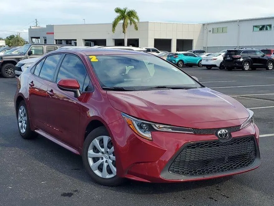 2022 Toyota Corolla LE photo 1