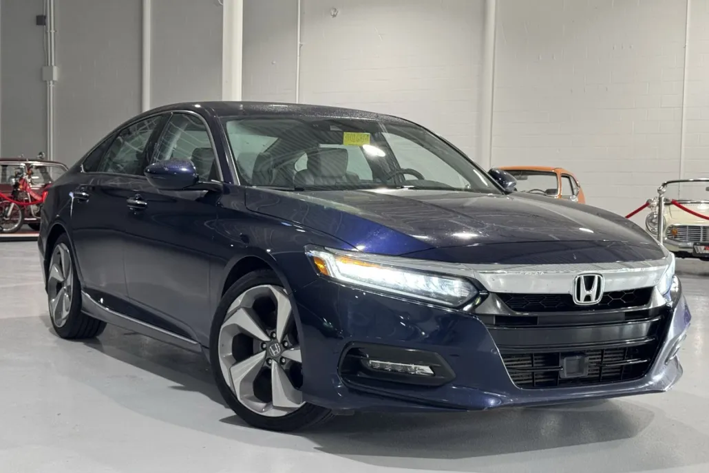 2020 Honda Accord Touring 2.0T photo 1