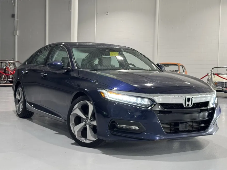 2020 Honda Accord Touring 2.0T photo 1