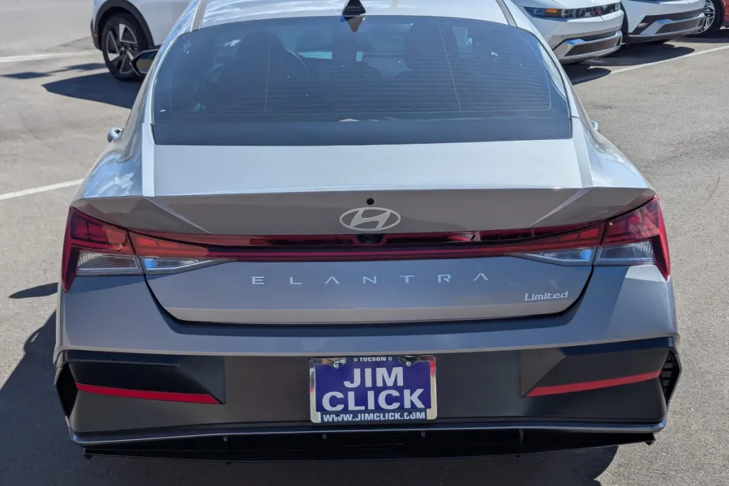 2025 Hyundai Elantra Limited photo 1