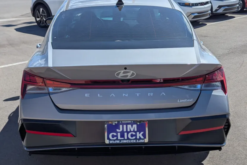 2025 Hyundai Elantra Limited photo 1