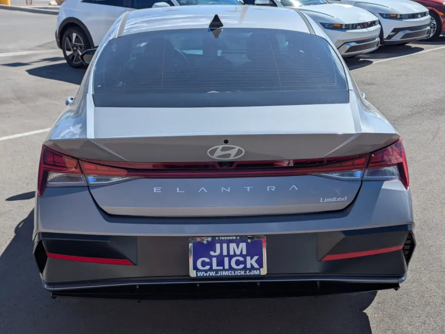 2025 Hyundai Elantra Limited photo 1