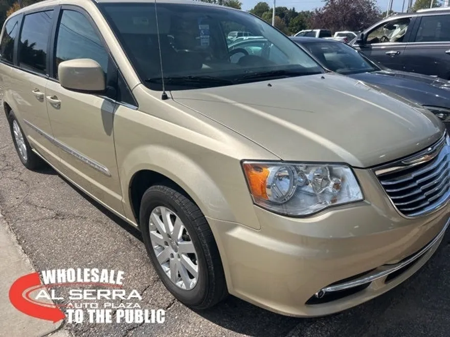 2011 Chrysler Town & Country photo 1