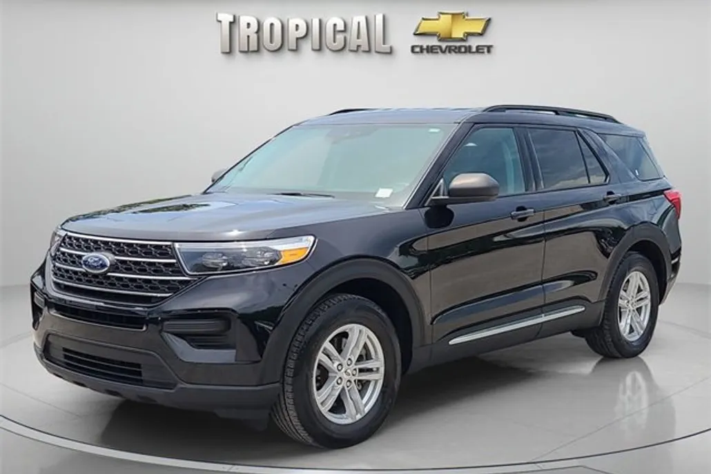 2022 Ford Explorer XLT photo 1