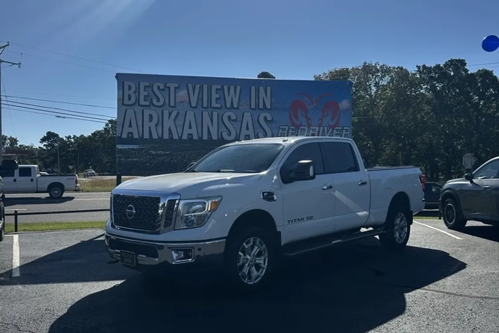 2016 Nissan Titan SV photo 1