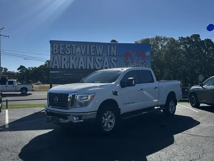 2016 Nissan Titan SV photo 1
