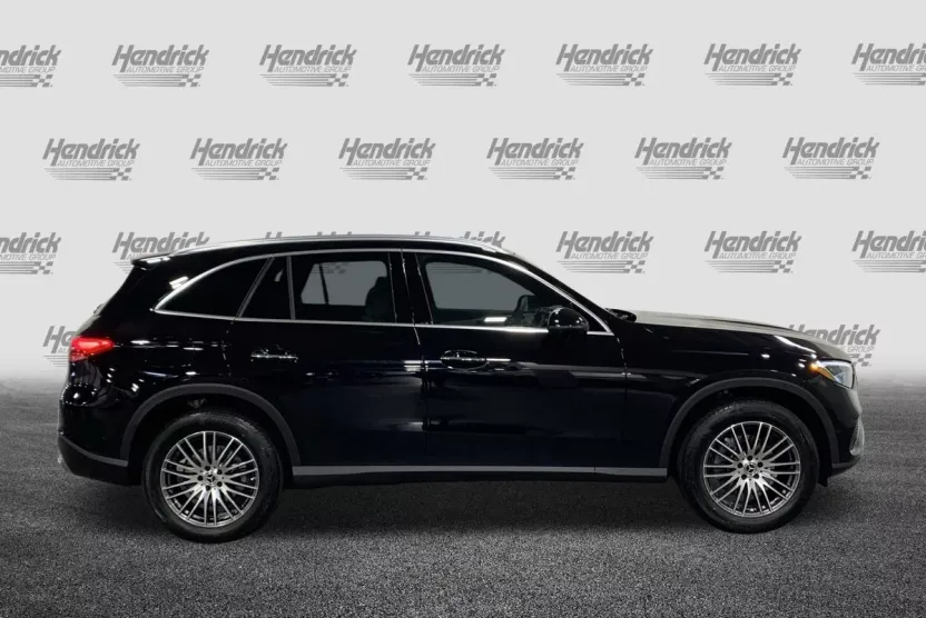 2026 Mercedes Benz GLC 300 photo 1