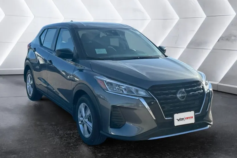 2025 Nissan Kicks Play S photo 1