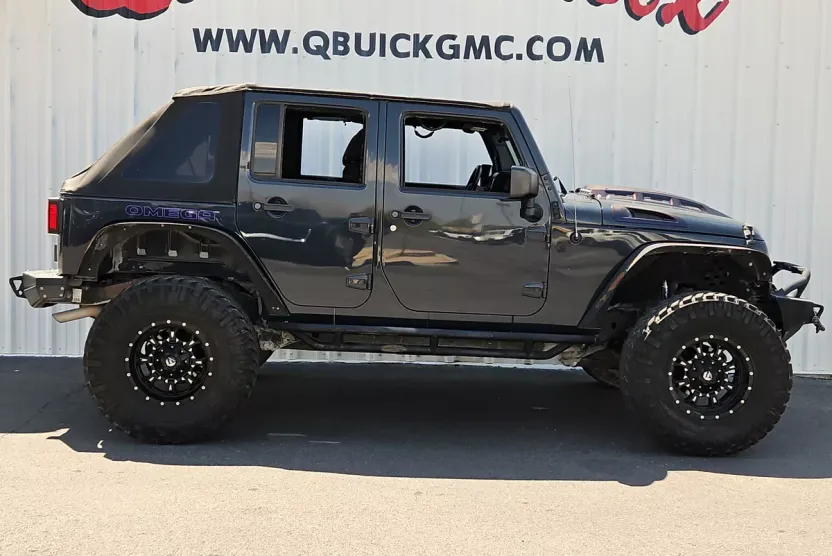 2016 Jeep Wrangler Unlimited Rubicon photo 1
