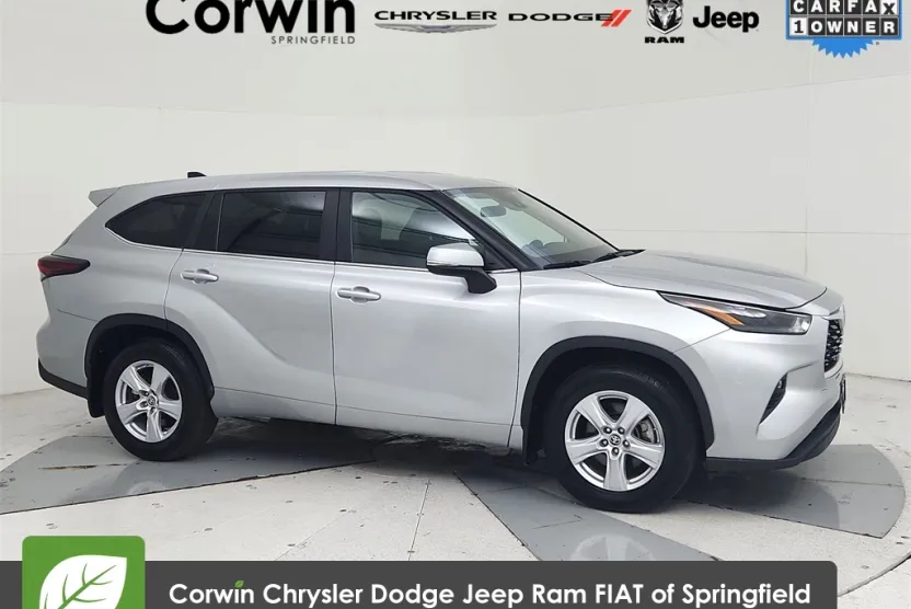 2024 Toyota Highlander LE photo 1