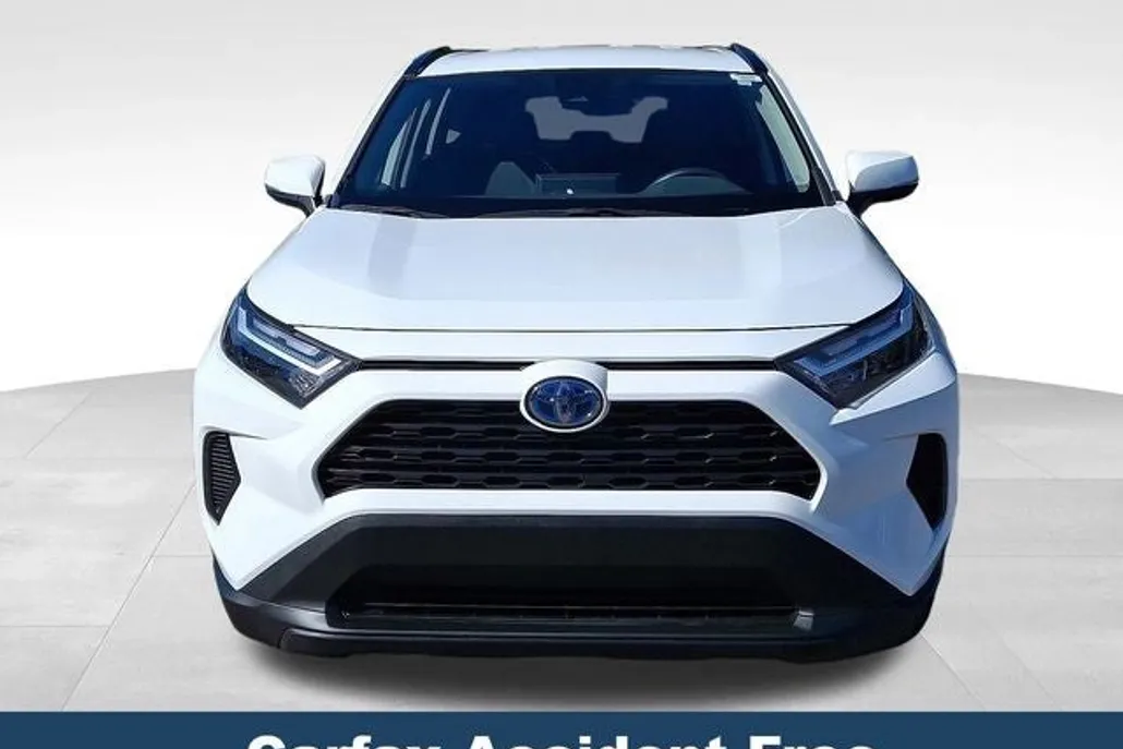 2024 Toyota RAV4 Hybrid XLE photo 1