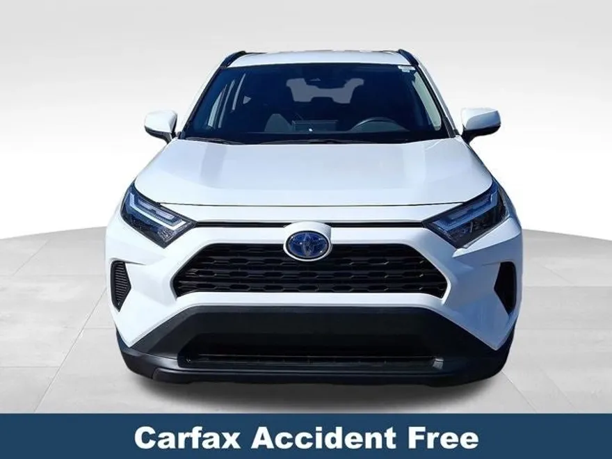 2024 Toyota RAV4 Hybrid XLE photo 1