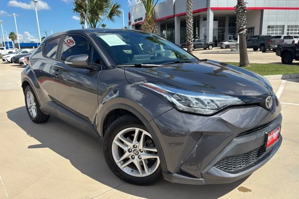 2021 Toyota C-HR LE photo 1