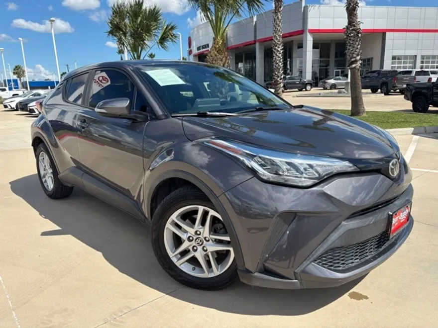 2021 Toyota C-HR LE photo 1