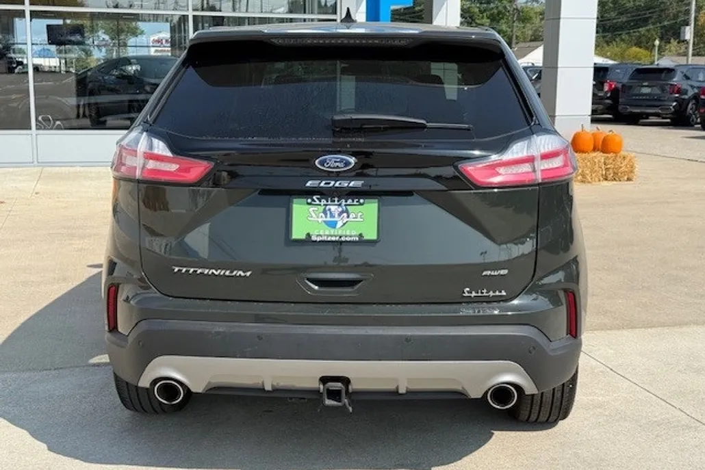 2022 Ford Edge Titanium photo 1
