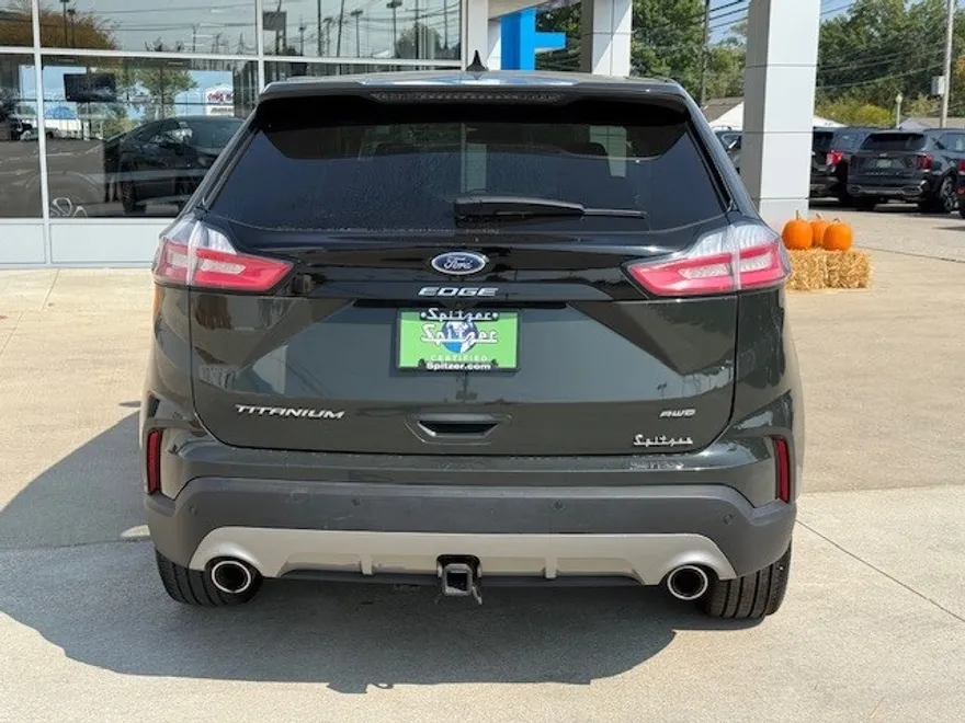 2022 Ford Edge Titanium photo 1