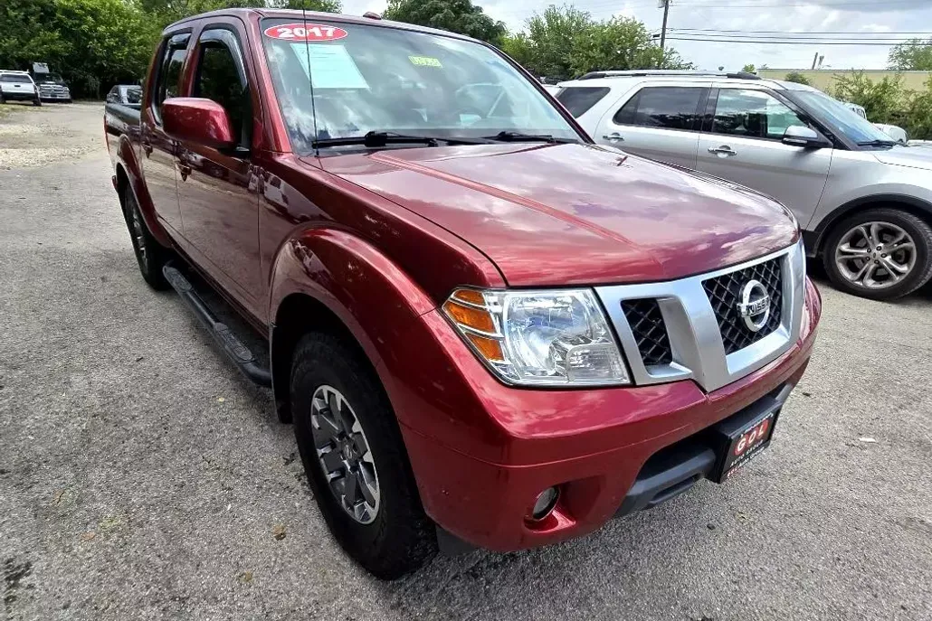 2017 Nissan Frontier PRO-4X Crew Cab photo 1