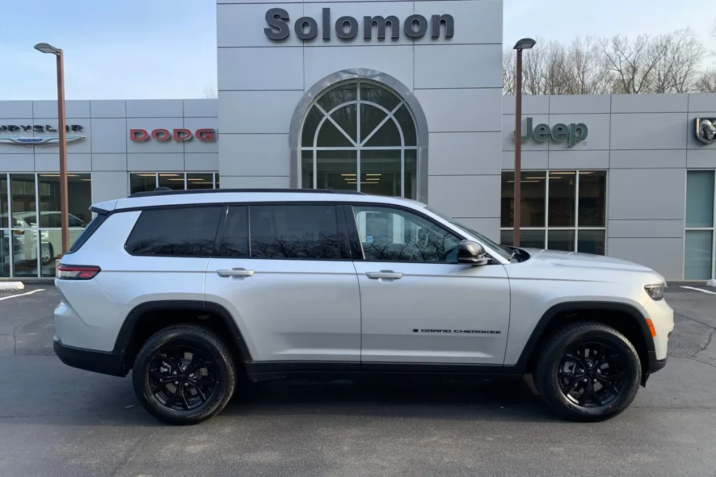 2025 Jeep Grand Cherokee Altitude photo 1