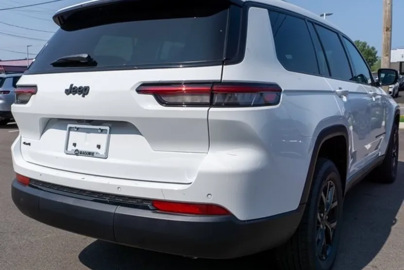 2025 Jeep Grand Cherokee Altitude X photo 1