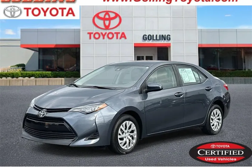 2018 Toyota Corolla LE photo 1