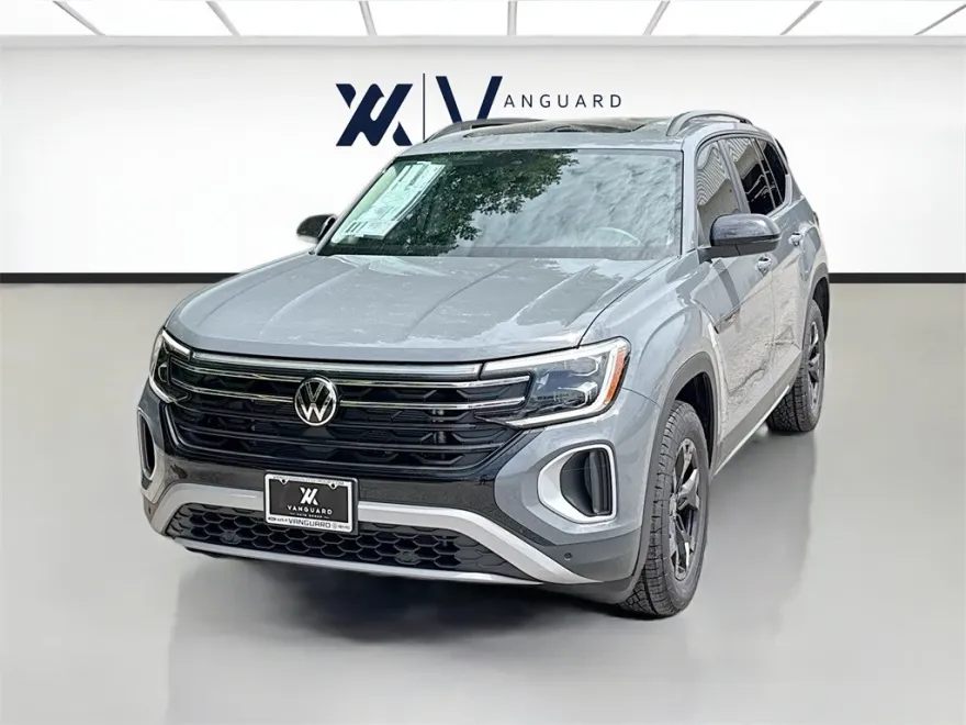 2025 Volkswagen Atlas Peak Edition SE photo 1
