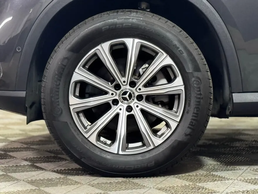 2024 Mercedes Benz GLC 300 photo 1