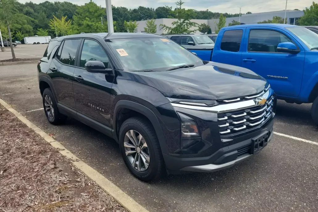2025 Chevrolet Equinox LT photo 1