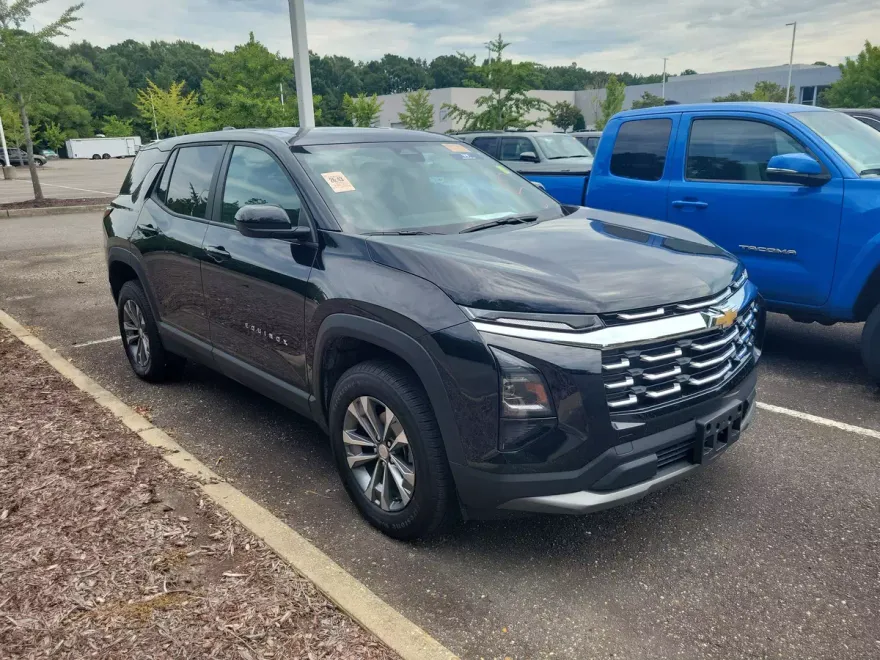 2025 Chevrolet Equinox LT photo 1