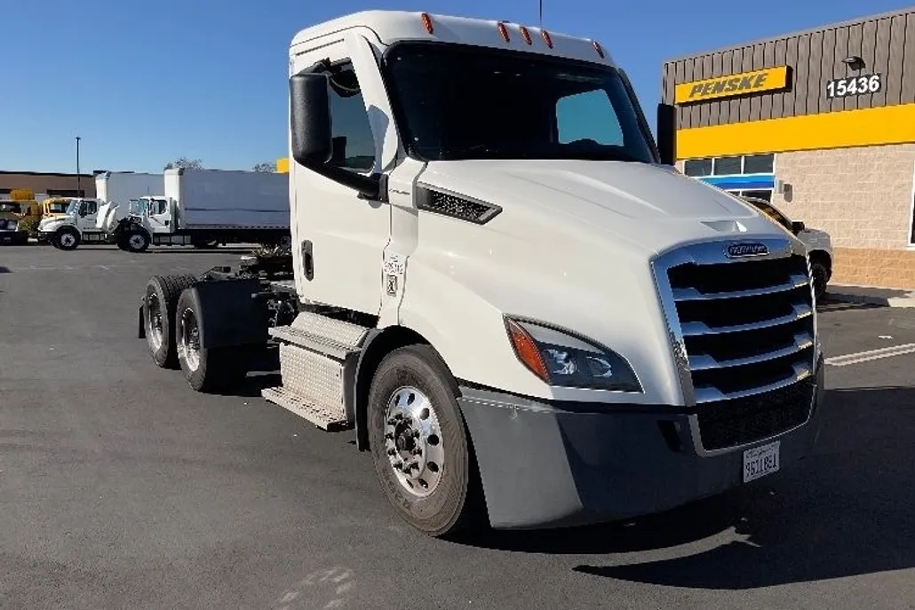 2020 Freightliner Cascadia 116" Day cab photo 1