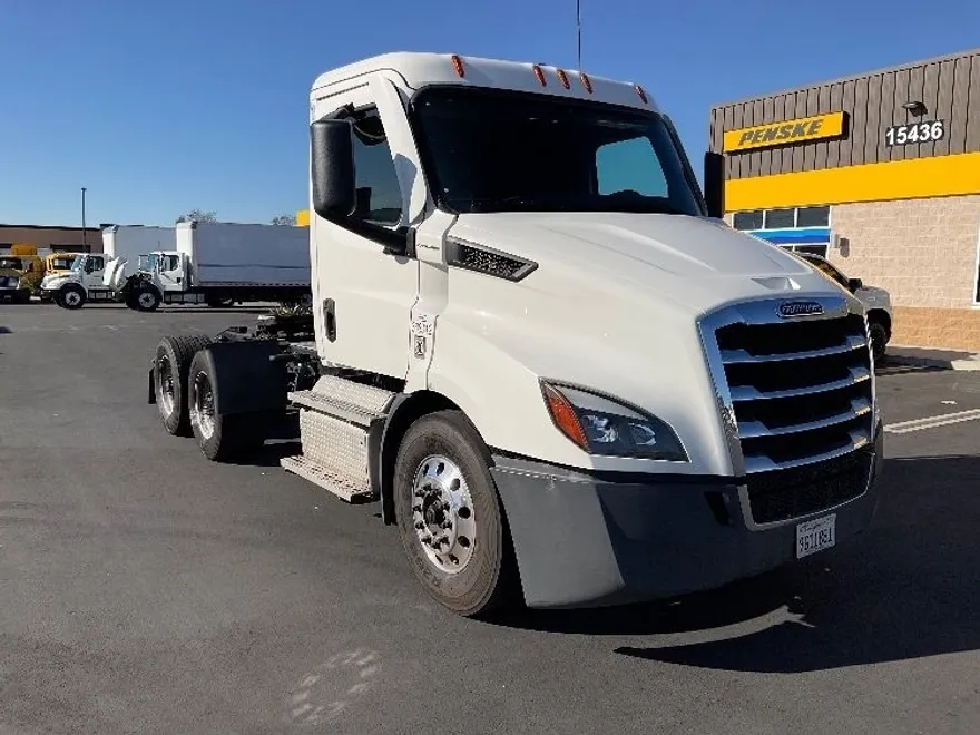 2020 Freightliner Cascadia 116" Day cab photo 1