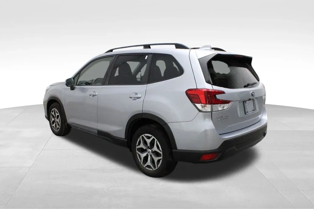 2021 Subaru Forester Premium photo 1