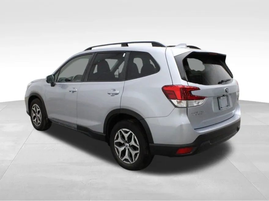 2021 Subaru Forester Premium photo 1