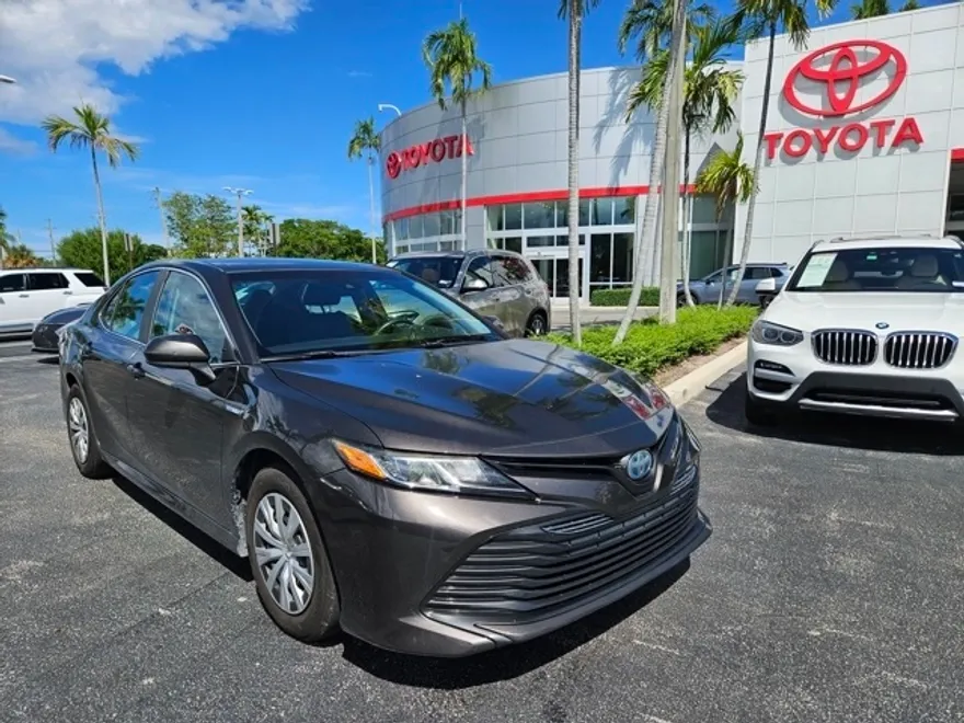 2018 Toyota Camry Hybrid LE photo 1