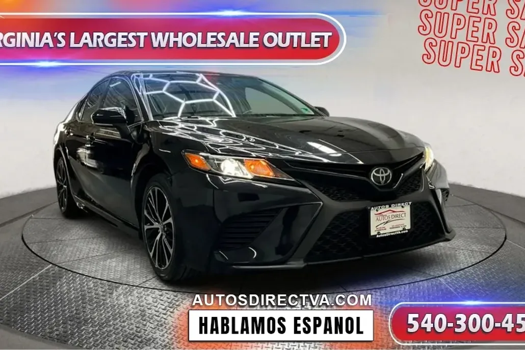 2019 Toyota Camry SE photo 1