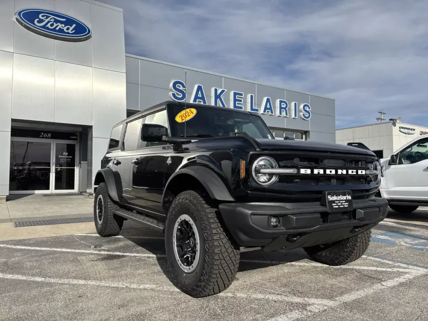 2024 Ford Bronco Outer Banks photo 1
