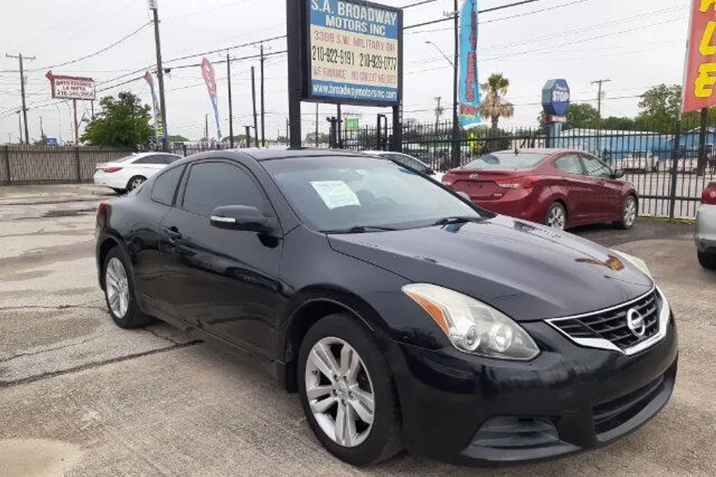 2013 Nissan Altima 2.5 S photo 1