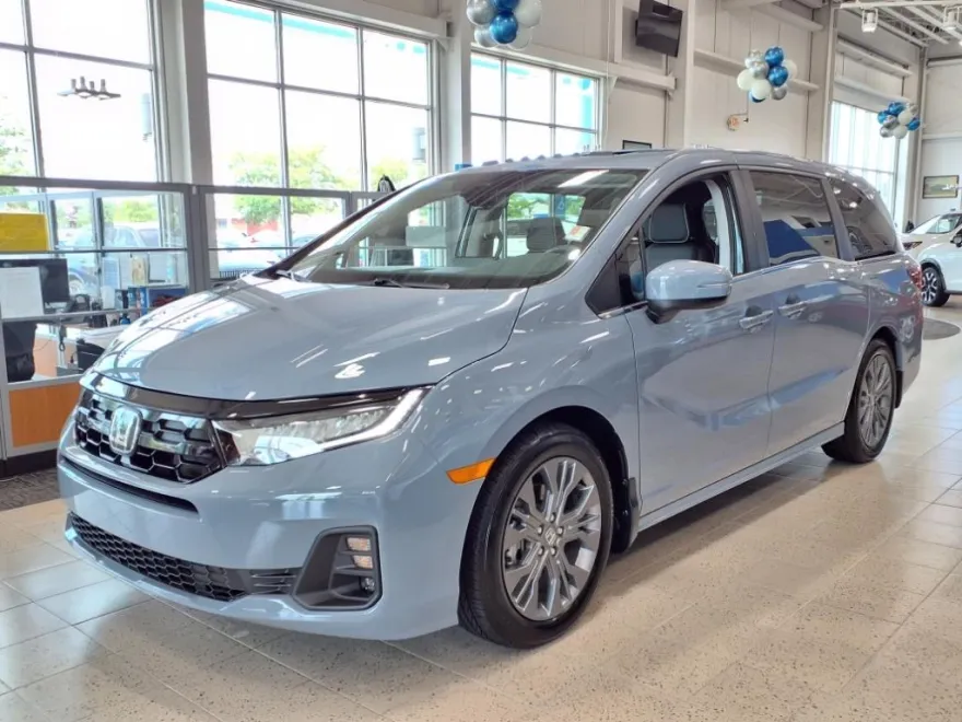 2025 Honda Odyssey Touring photo 1