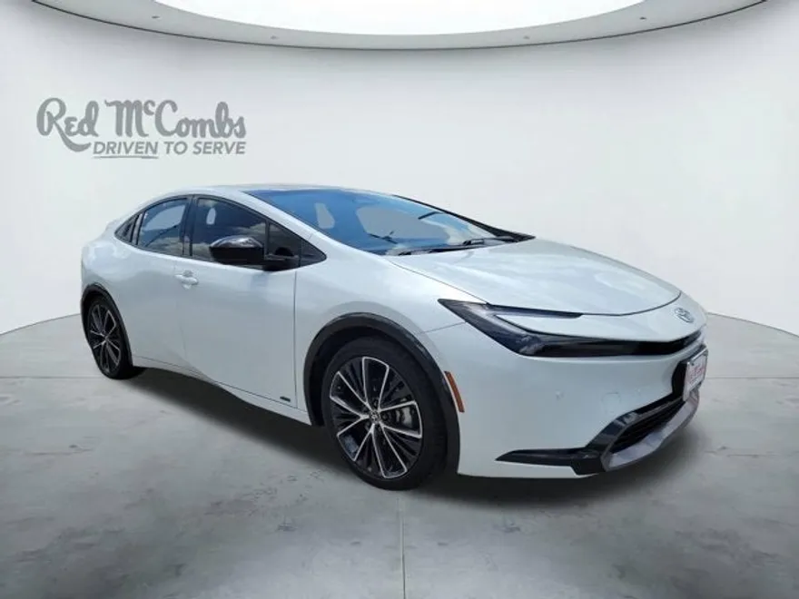 2024 Toyota Prius LE photo 1