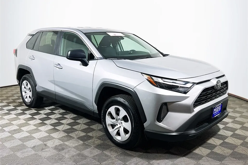 2024 Toyota RAV4 LE photo 1