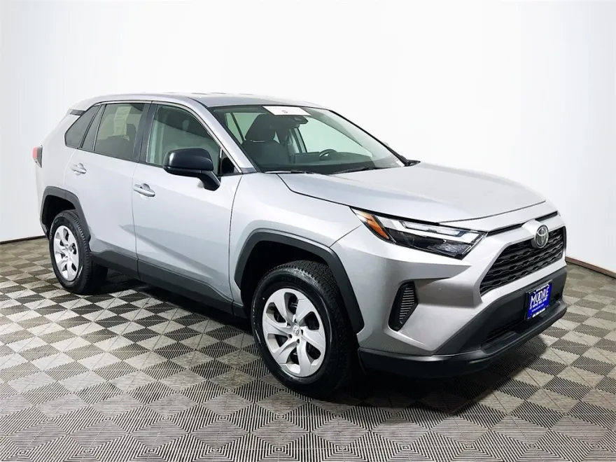 2024 Toyota RAV4 LE photo 1