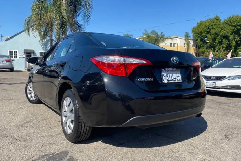 2014 Toyota Corolla LE photo 1