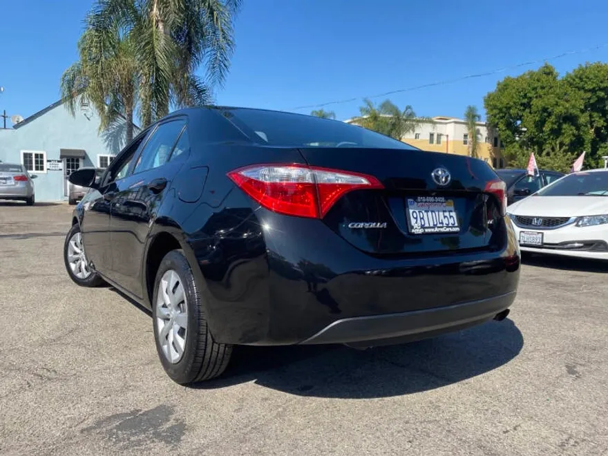 2014 Toyota Corolla LE photo 1