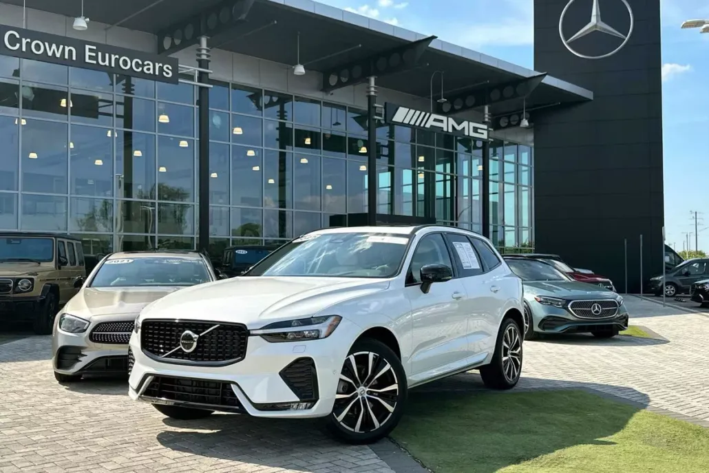 2025 Volvo XC60 Plus photo 1