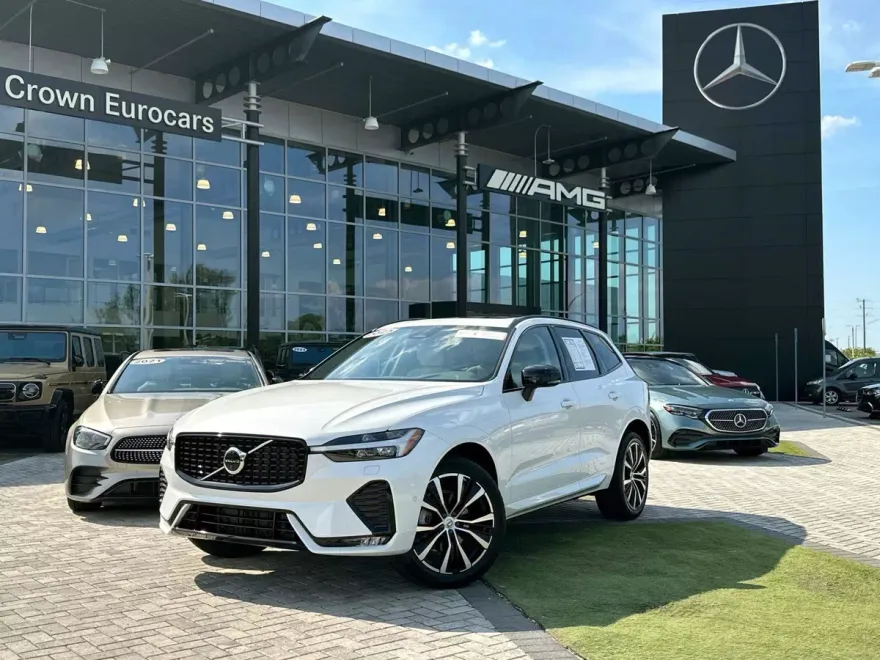 2025 Volvo XC60 Plus photo 1