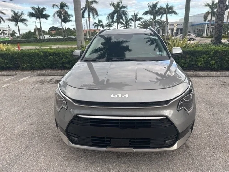 2024 Kia Niro EX Touring photo 1
