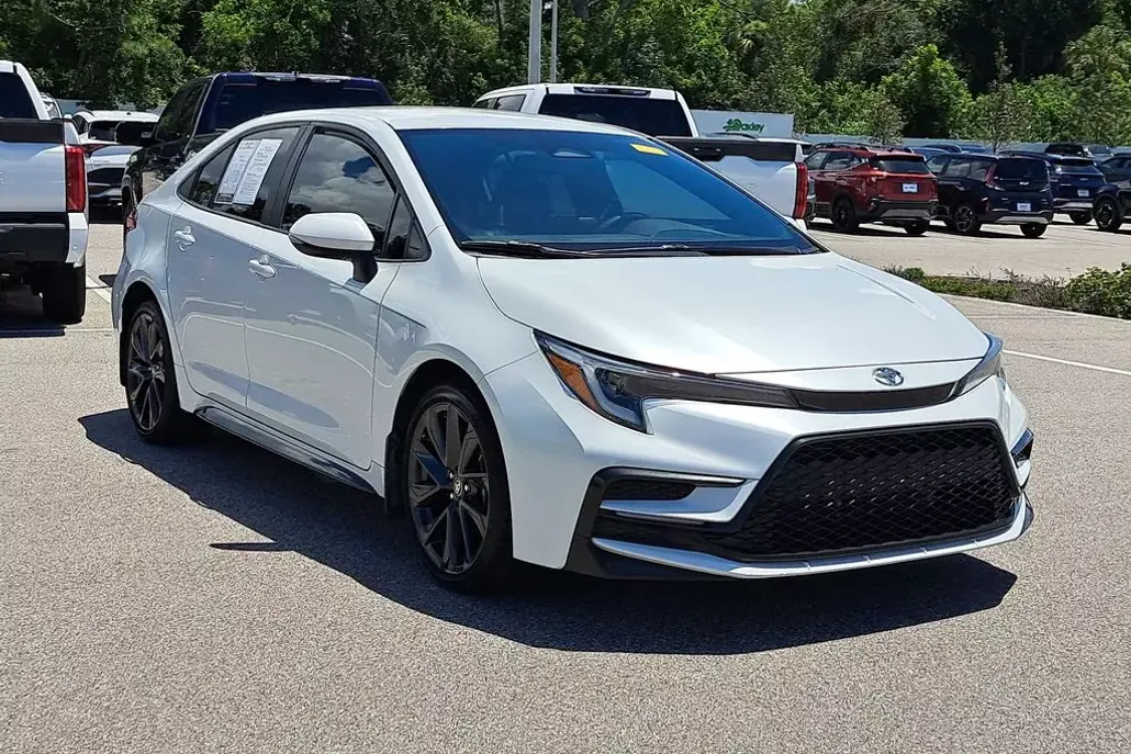 2023 Toyota Corolla SE photo 1