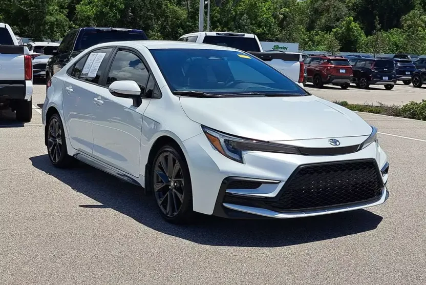 2023 Toyota Corolla SE photo 1