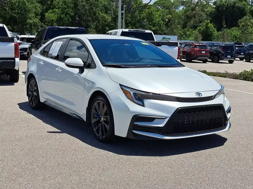 2023 Toyota Corolla SE photo 1