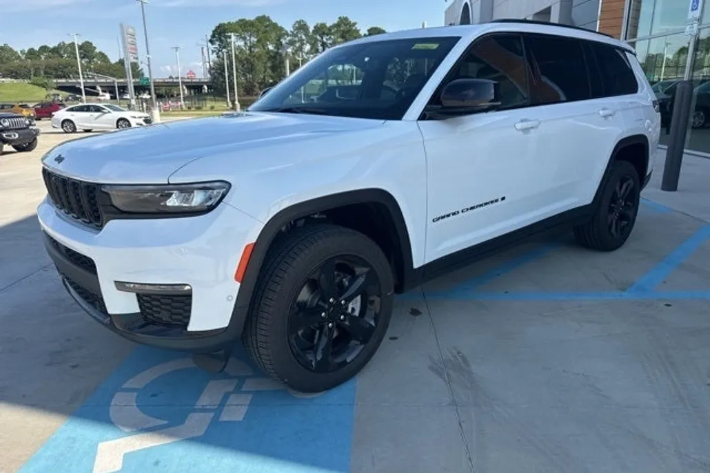 2025 Jeep Grand Cherokee Limited photo 1